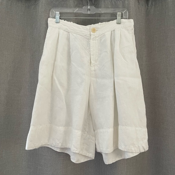 White Shorts With Zip Pockets